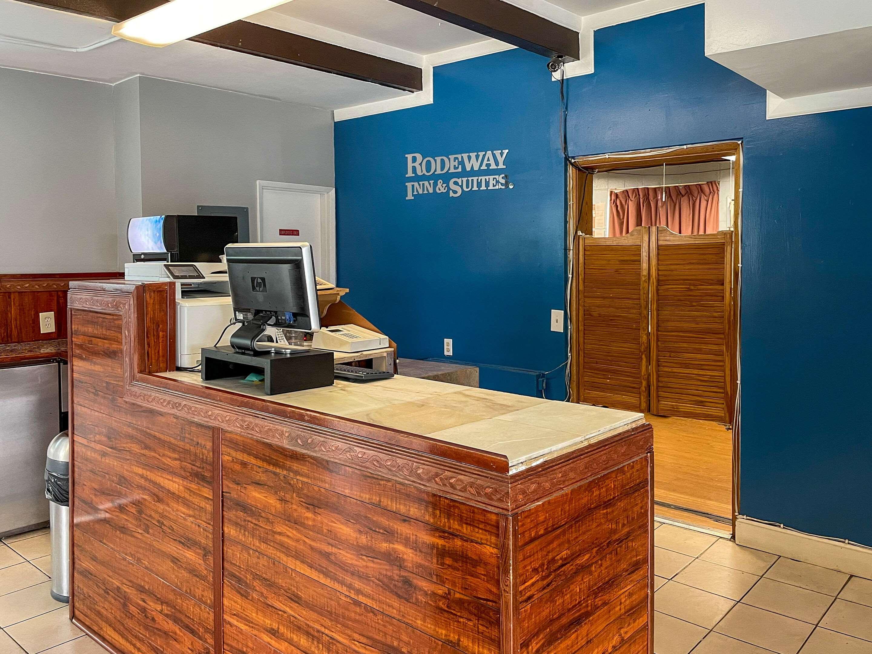 Rodeway Inn & Suites Omak Exterior foto