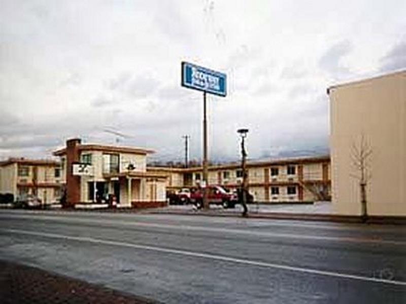 Rodeway Inn & Suites Omak Exterior foto