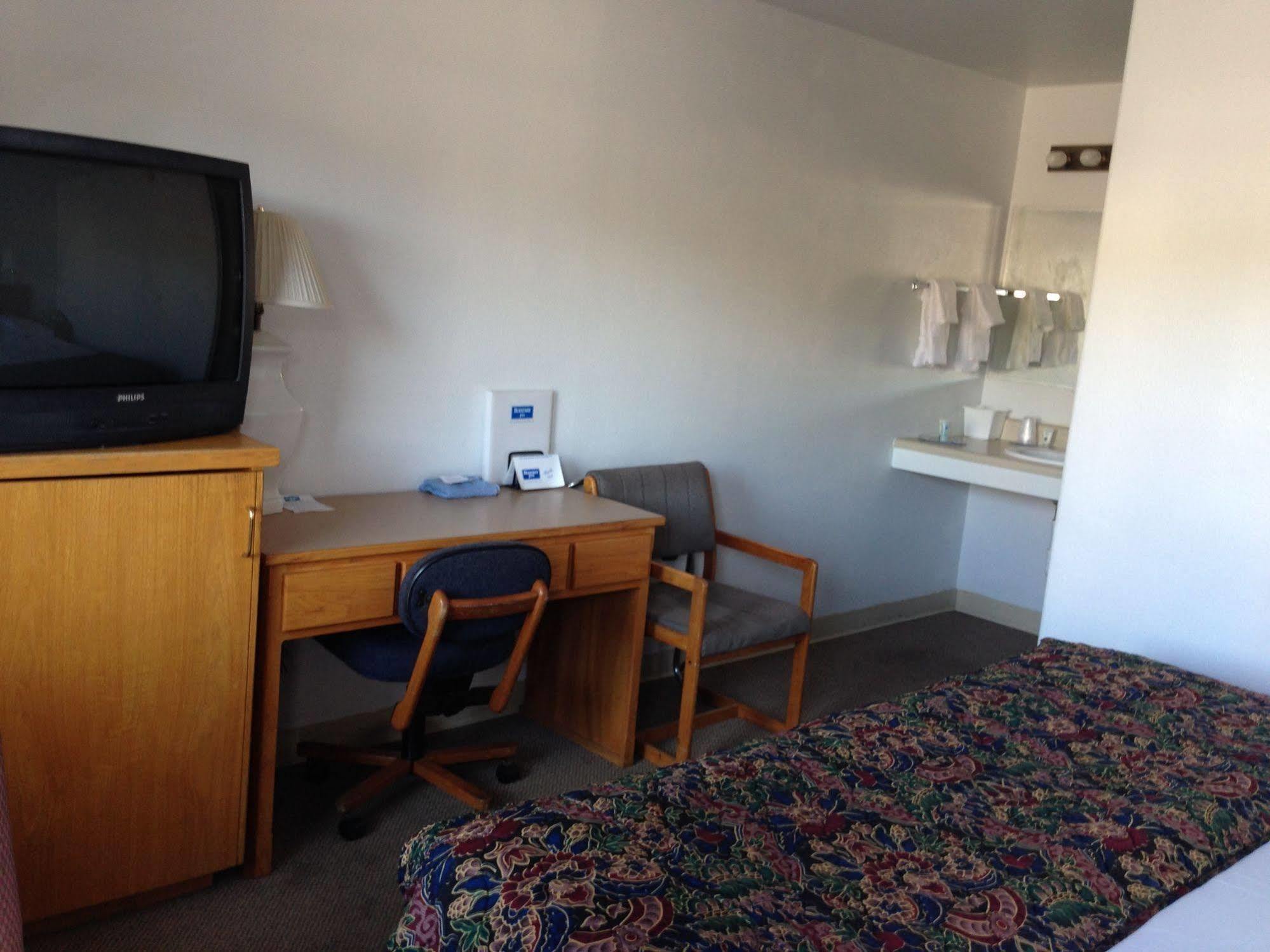 Rodeway Inn & Suites Omak Exterior foto